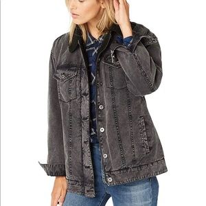 Levi’s Sherpa trucker jacket